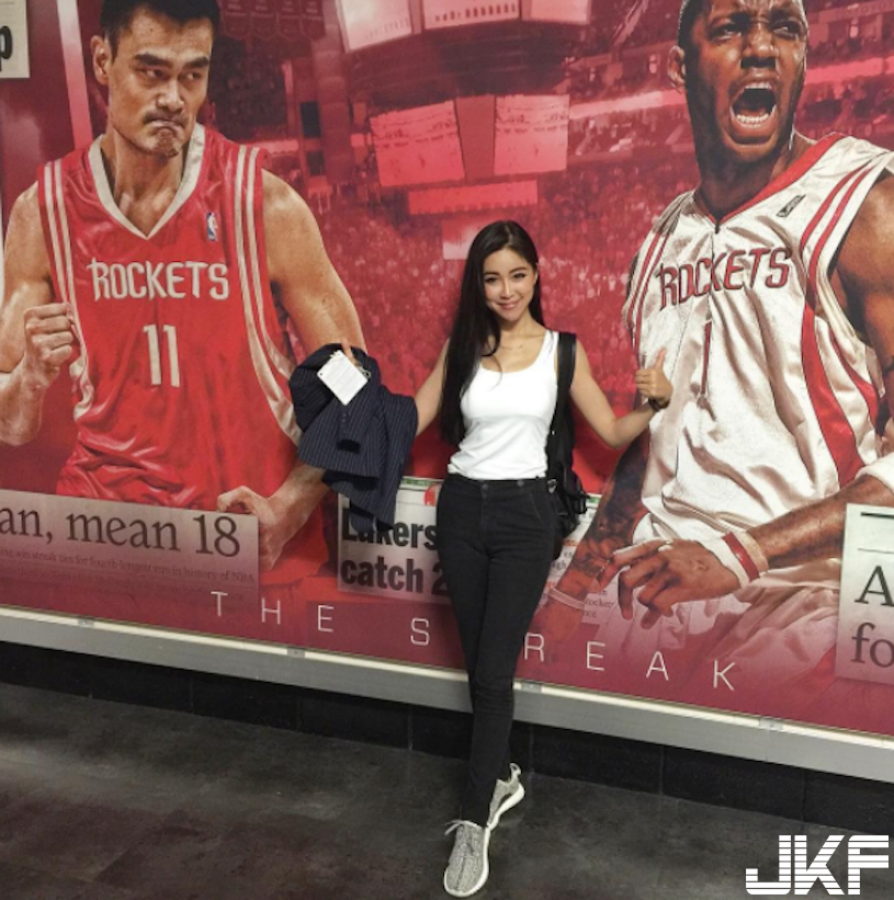好可愛！NBA球場驚見「超正美腿辣妹」兇爆「D罩杯」讓人受不了！