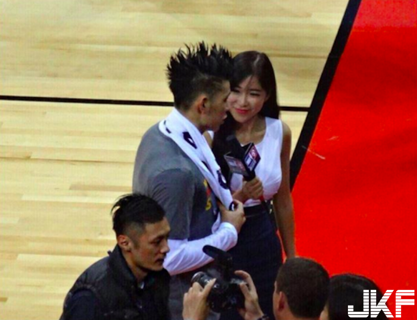 好可愛！NBA球場驚見「超正美腿辣妹」兇爆「D罩杯」讓人受不了！