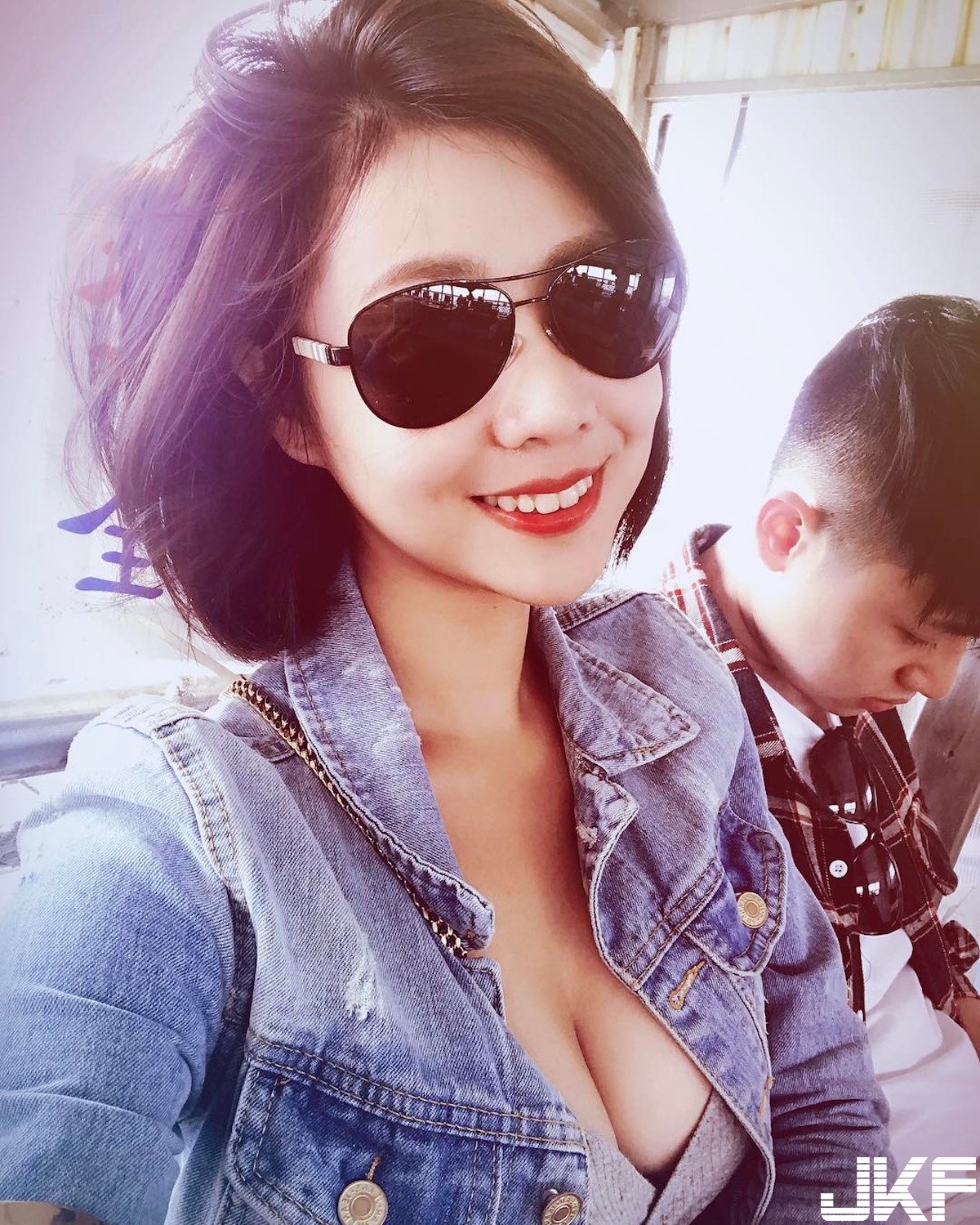 好兇爆！巨乳直播妹「白皙美乳」形狀也太迷人！超養眼「暴青筋畫面」讓人噴血…