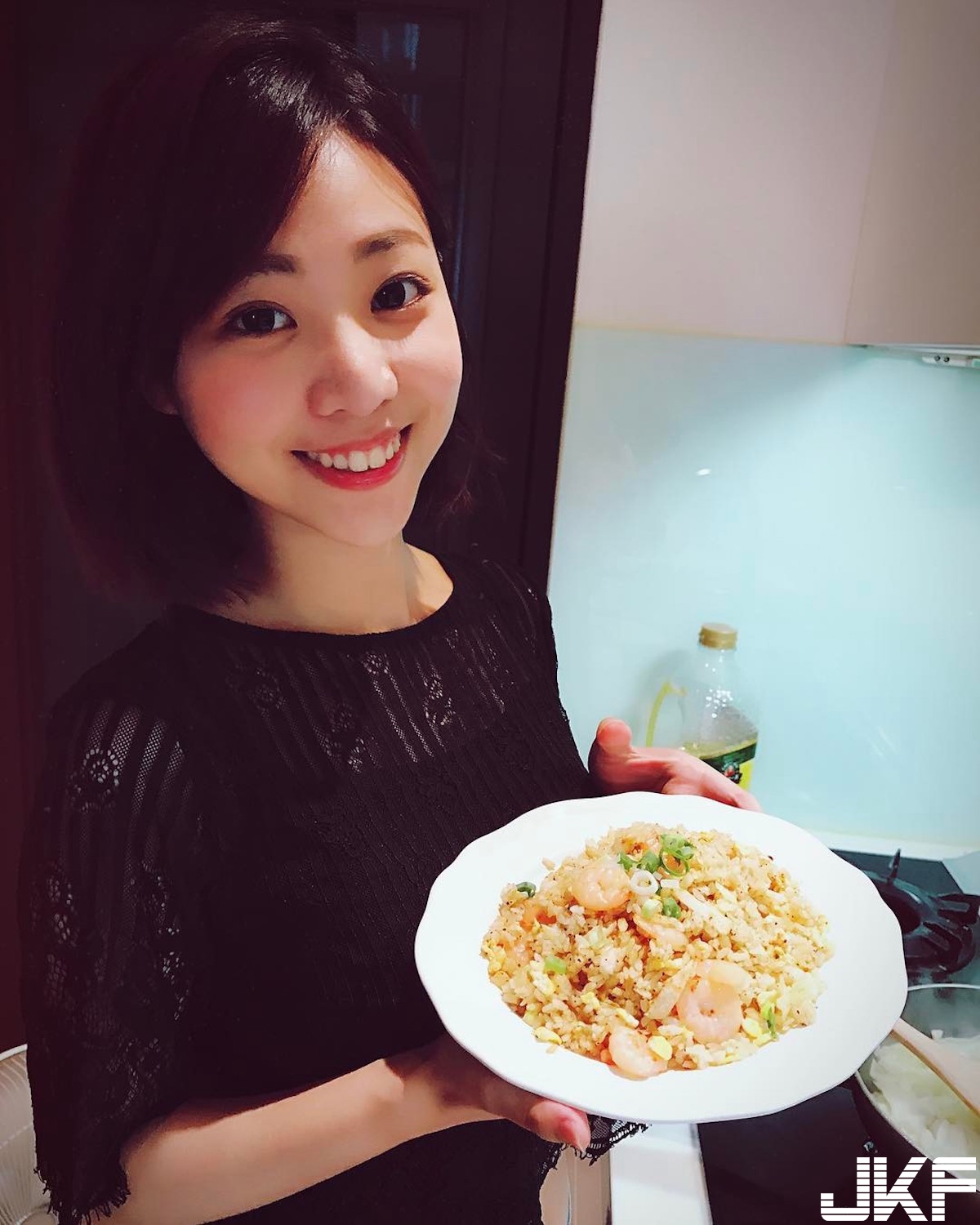 好兇爆！巨乳直播妹「白皙美乳」形狀也太迷人！超養眼「暴青筋畫面」讓人噴血…