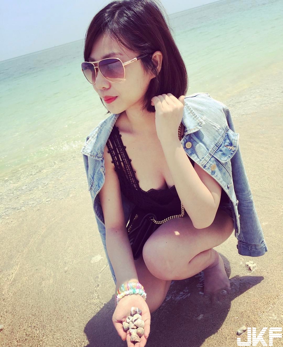 好兇爆！巨乳直播妹「白皙美乳」形狀也太迷人！超養眼「暴青筋畫面」讓人噴血…