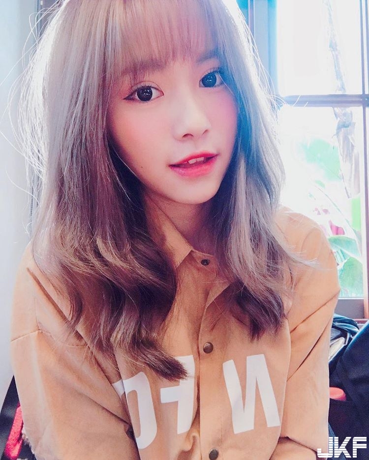 清純「景美高校妹」百褶裙飄揚！「絕對領域」太誘惑！讓人想起青澀初戀&#8230;
