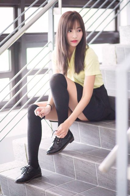 清純「景美高校妹」百褶裙飄揚！「絕對領域」太誘惑！讓人想起青澀初戀&#8230;