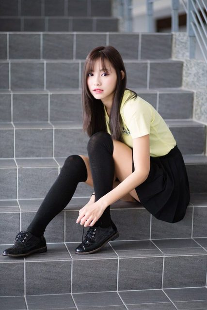 清純「景美高校妹」百褶裙飄揚！「絕對領域」太誘惑！讓人想起青澀初戀&#8230;