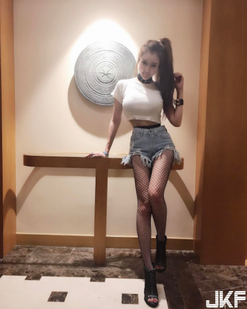 新國性感正妹「Naomi Liu」胸前能量好飽滿！