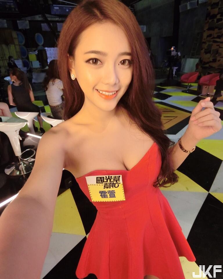 這等護理師也是醉了！美乳正妹「犯規S曲線」超厲害！