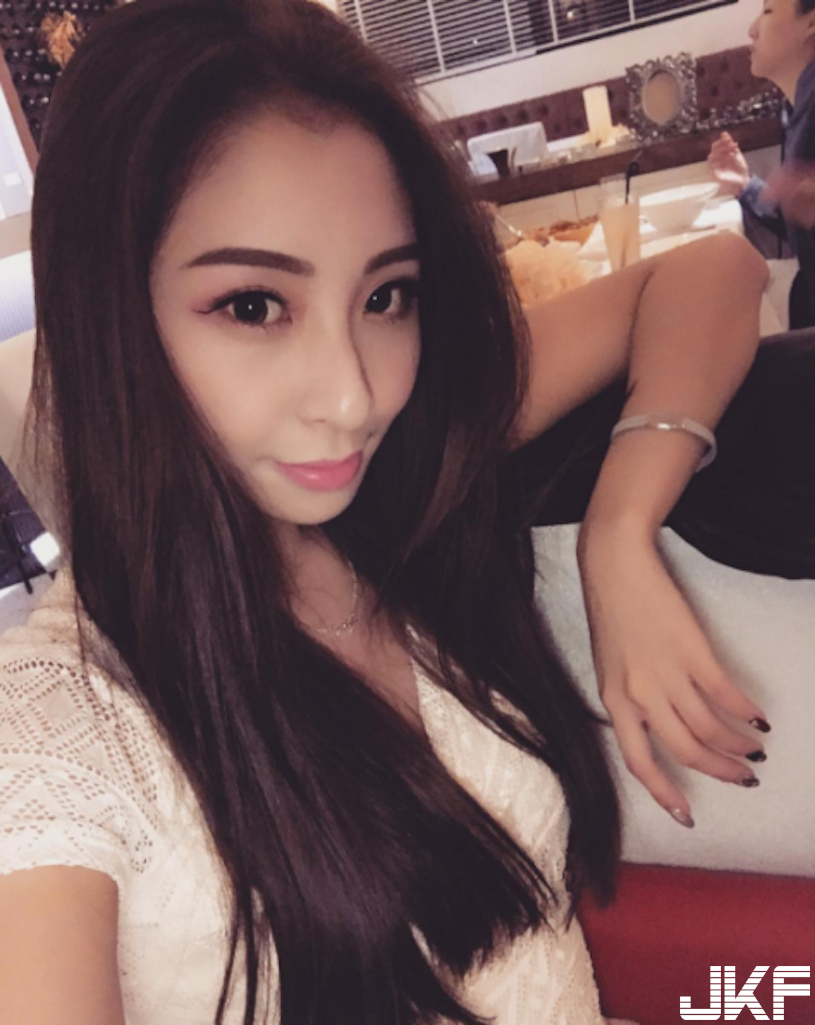 顏值滿分！「餐廳火辣正妹」側乳太吸睛！好身材讓人戀愛了