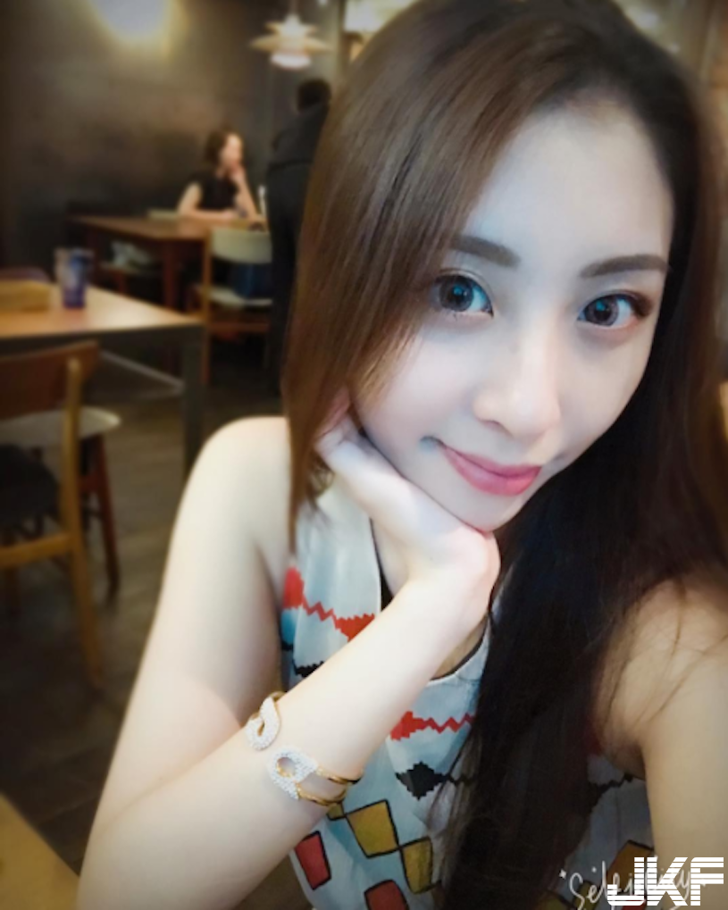 顏值滿分！「餐廳火辣正妹」側乳太吸睛！好身材讓人戀愛了