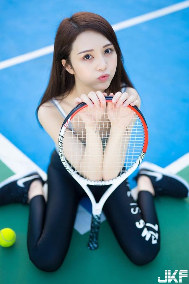 運動內衣擋不住！Crystal Lee挺雙峰打網球，還有逆天身材麻豆腿，真是網球場最美風景&#8230;.