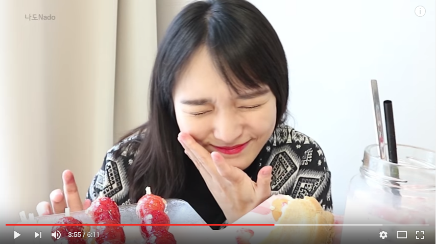 萌系少女！「食慾」大開好會咬‥反差畫面「太療癒」網友爭先恐後搶餵食！