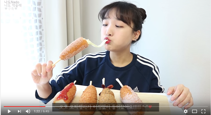 萌系少女！「食慾」大開好會咬‥反差畫面「太療癒」網友爭先恐後搶餵食！