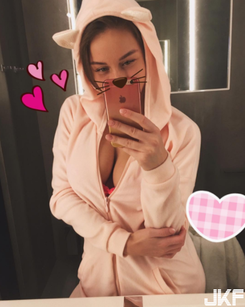 歐美版「著衣巨乳」威力太驚人！極品身材讓人戀愛了&#8230;