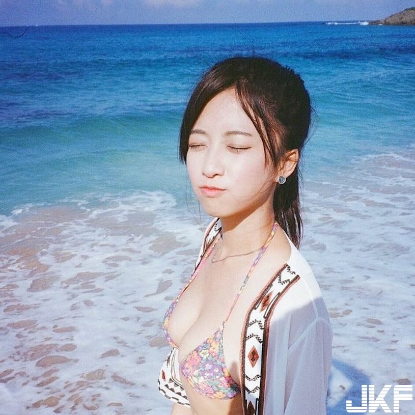 甜美小隻正妹隱藏「驚人巨乳」   穿比基尼解放讓人嗨翻啦！