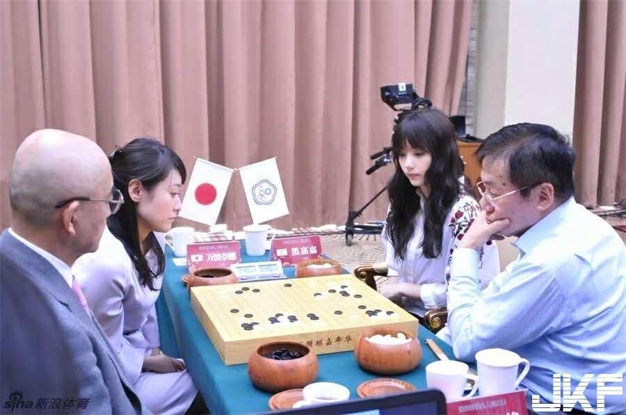 擊敗AlphaGo最後希望！台空靈女棋士黑嘉嘉一張「托腮厭世照」，讓電腦徹底迷惑啦