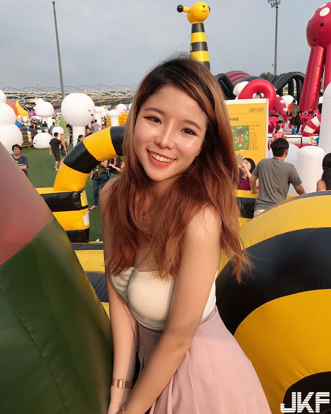 最猛戰服！巨乳妹子穿「透明泳衣」下水！一不小心就會走光&#8230;