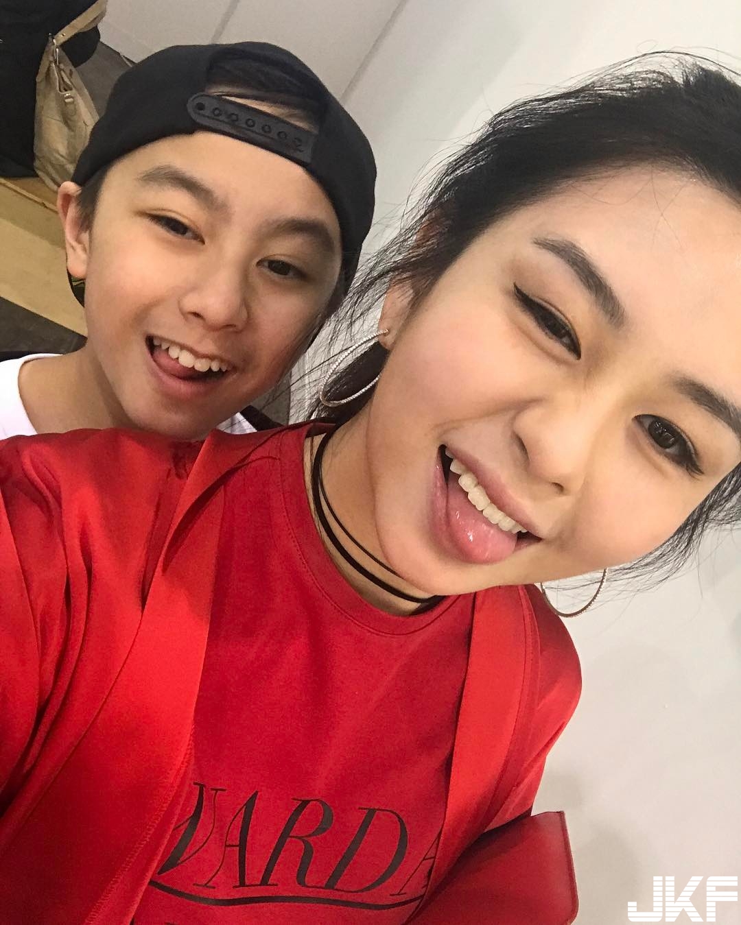 赤裸羔羊有接班人了！性感女神邱淑貞的女兒長大追求者眾多！