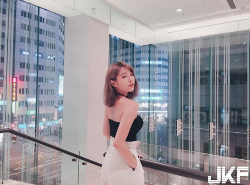 是真的！台灣「美乳英文老師」好辣！渾圓白皙的雙球學生上課都不敢站起來了啦！
