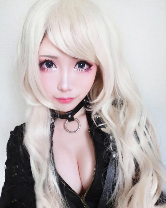 反差萌！美乳Coser身材「狠腰瘦」…退去超脫裝扮竟是「女友系正妹」