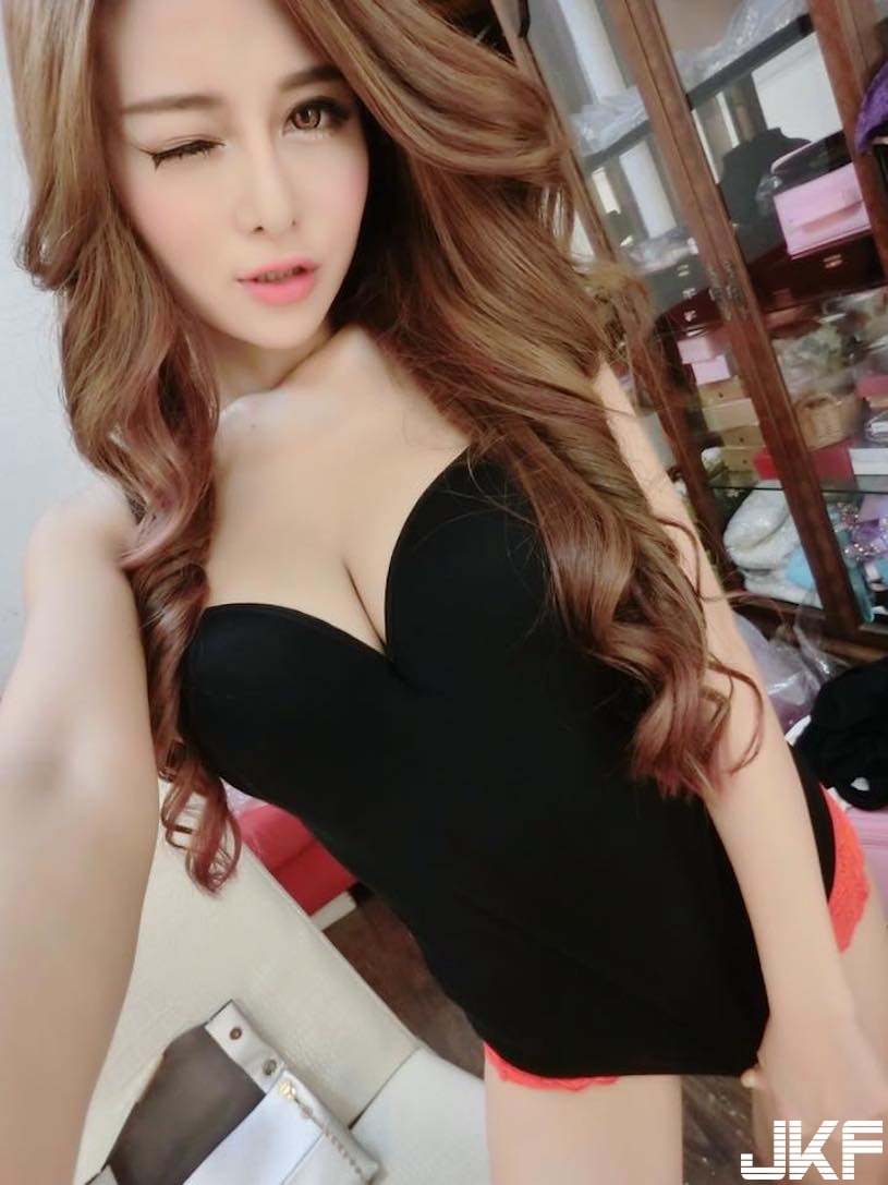正妹大露側乳逛超市&#8230;南半球完整呈現，看了好想去買水果！