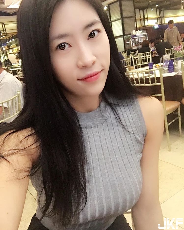 巨乳姊姊「不科學腫脹」太兇猛！衣服被「大份量肉彈」撐到變形&#8230;