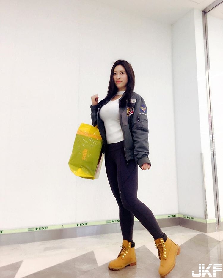 巨乳姊姊「不科學腫脹」太兇猛！衣服被「大份量肉彈」撐到變形&#8230;