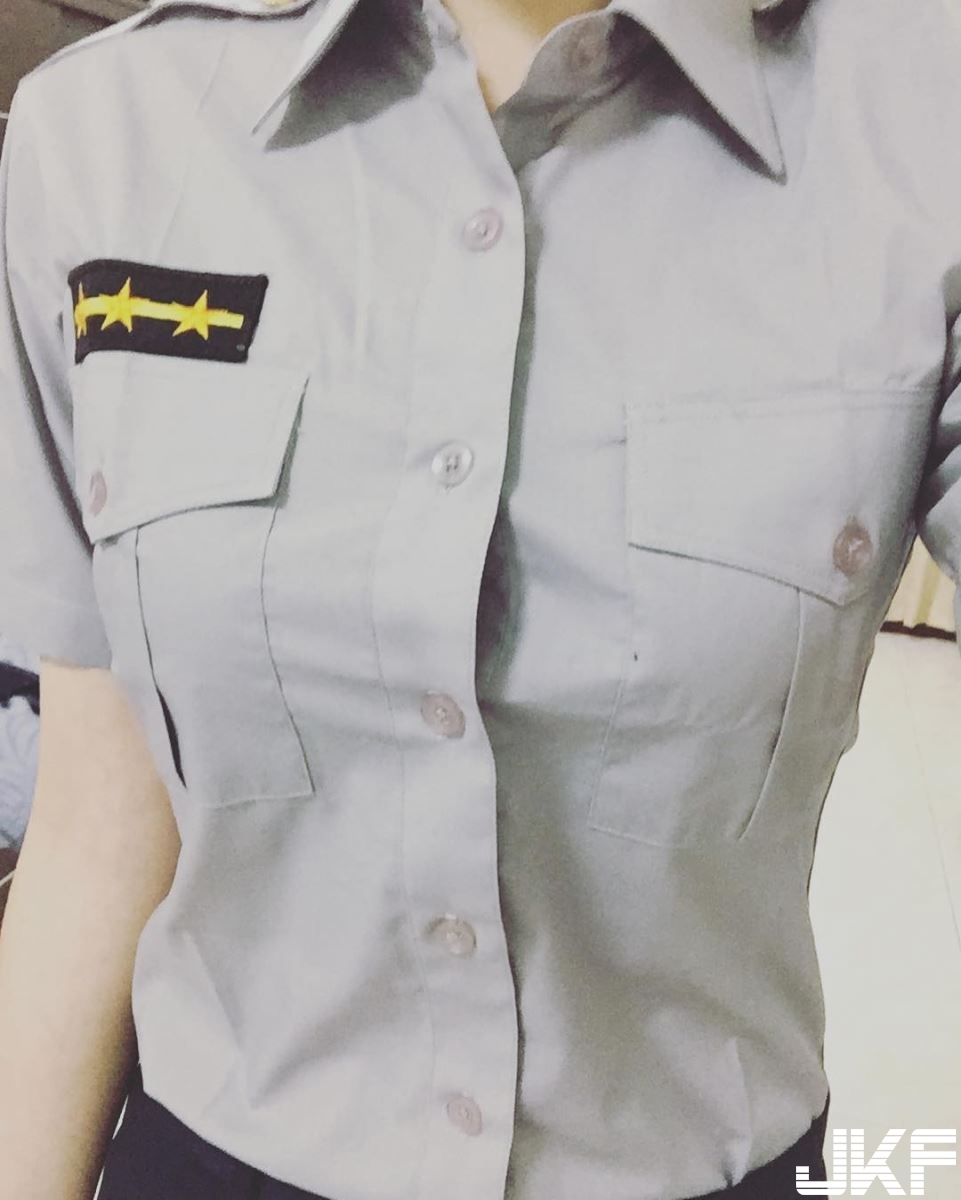 台南最正女警「桃桃」上胸大到把警察制服撐爆，超萌大眼還有深邃事業線：好想被盤查&#8230;
