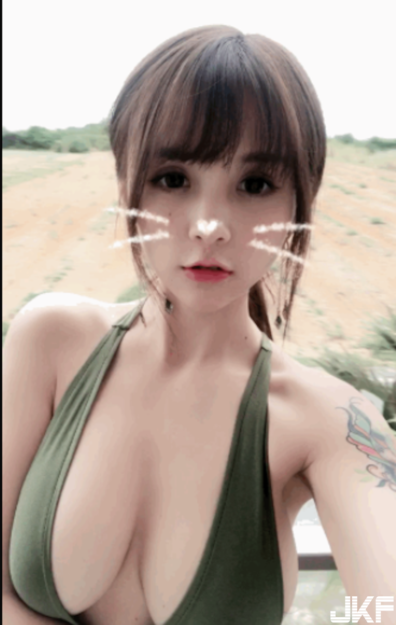 甜美LOL主播「中路大開」，渾圓F奶快要蹦出來，果然「有容奶大」啊！