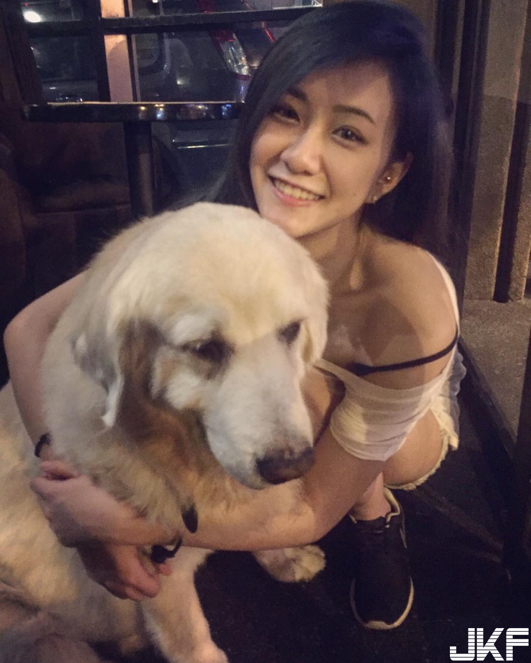 快溢出來！可口奶香「爆奶女孩」身材超級殺！「飽滿罩杯」讓人忍不住了…