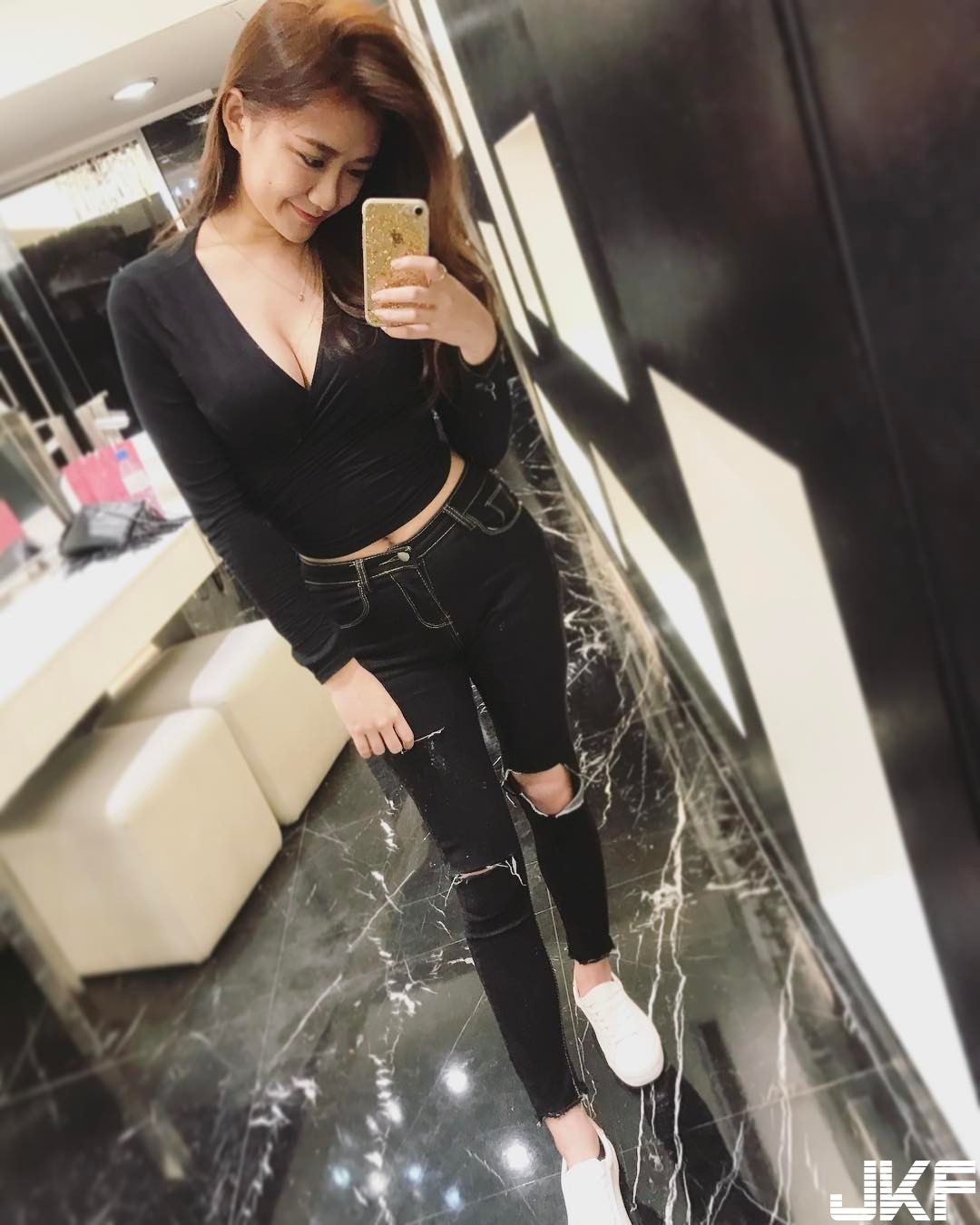 快溢出來！可口奶香「爆奶女孩」身材超級殺！「飽滿罩杯」讓人忍不住了…