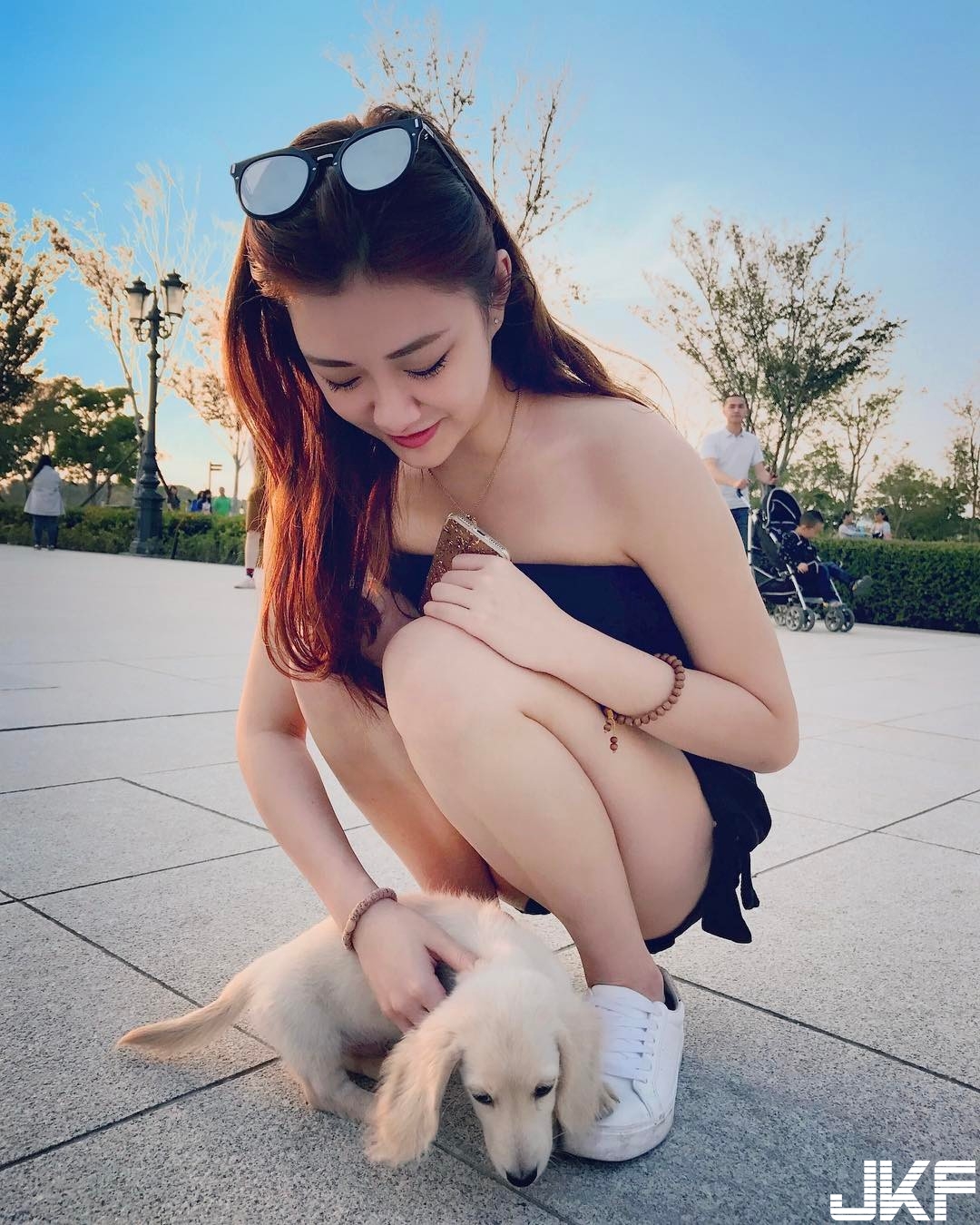 快溢出來！可口奶香「爆奶女孩」身材超級殺！「飽滿罩杯」讓人忍不住了…