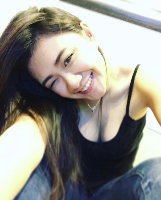 快溢出來！可口奶香「爆奶女孩」身材超級殺！「飽滿罩杯」讓人忍不住了…
