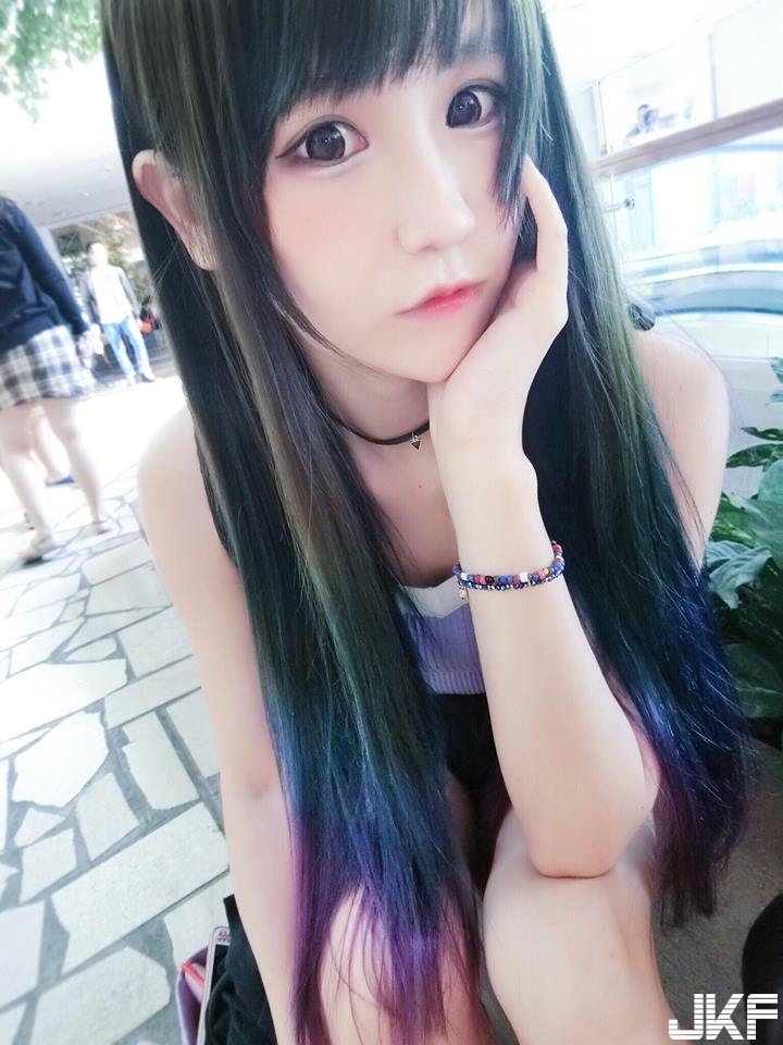 OMG～臉書驚見「銷魂照」…表情生動引人遐想　網友：下半身怎麼了嗎？！