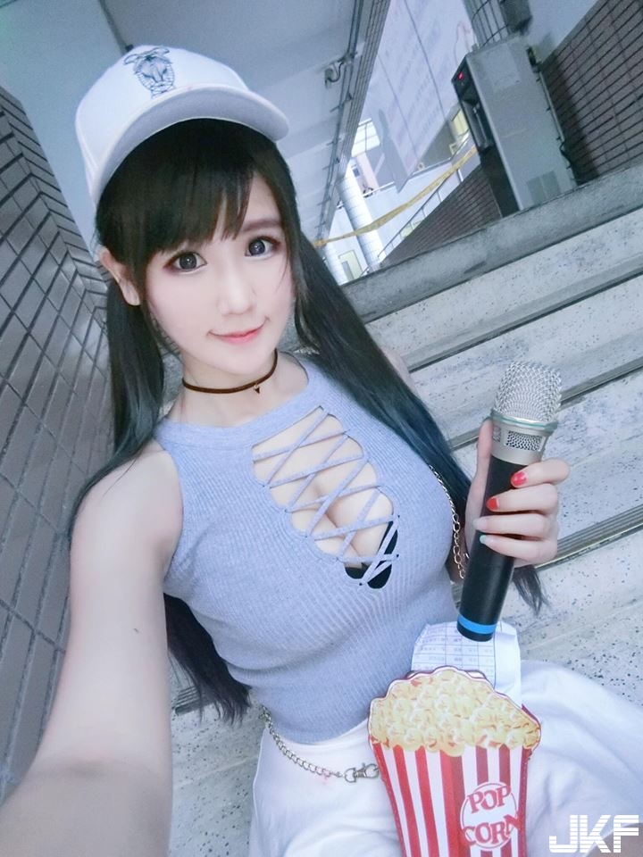 OMG～臉書驚見「銷魂照」…表情生動引人遐想　網友：下半身怎麼了嗎？！