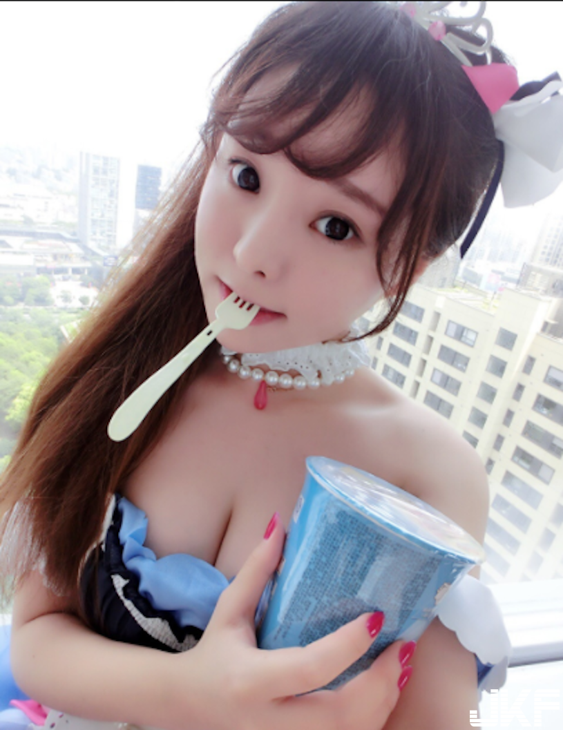 生魚片妹「奶夾情趣跳蛋」　玩玩具表情好邪惡，好想遙控她啊！