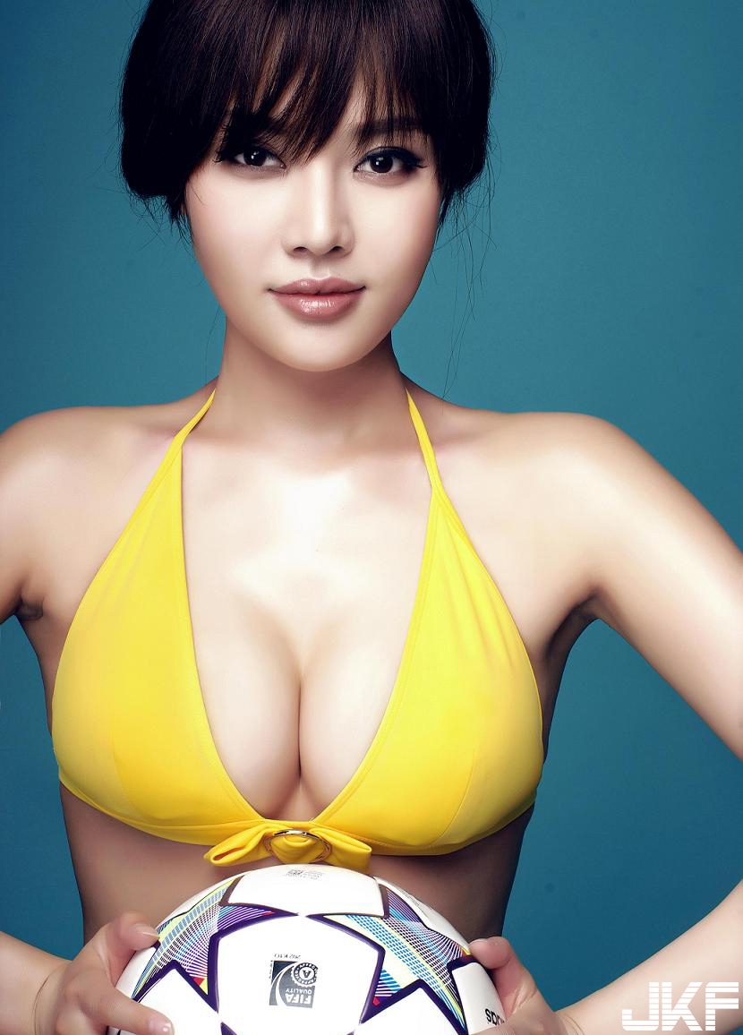 還是大嫂身材好！「巨乳翹臀」S 級身段毫不吝嗇展示給小叔們看&#8230;