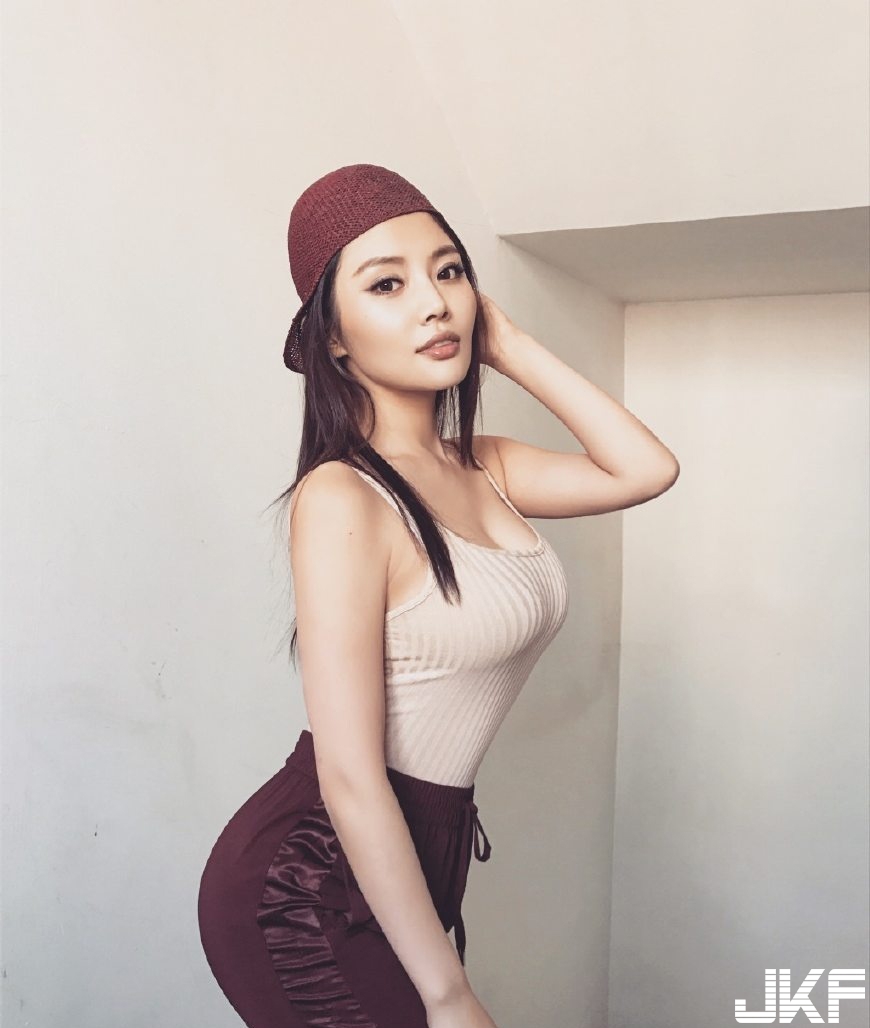 還是大嫂身材好！「巨乳翹臀」S 級身段毫不吝嗇展示給小叔們看&#8230;