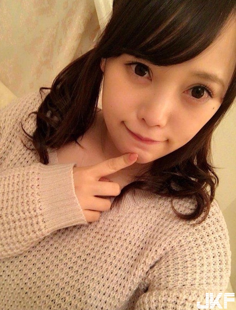 日本爆乳系美少女！　渾圓G奶超Q彈，一擠就是滿滿的深溝！