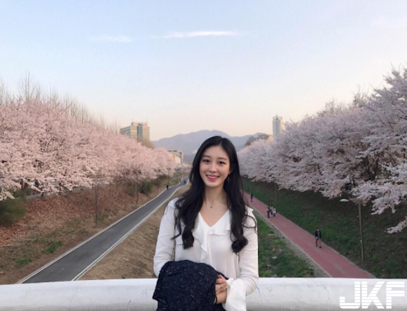 韓國天使系正妹空姐！　「烏黑長髮+甜美笑容」看了好難抗拒！