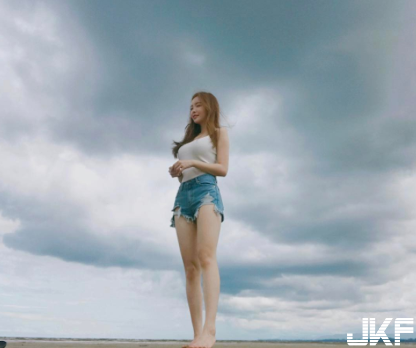 高顏值「海灘美乳正妹」好身材不私藏！ 超氣質外型讓人戀愛了…