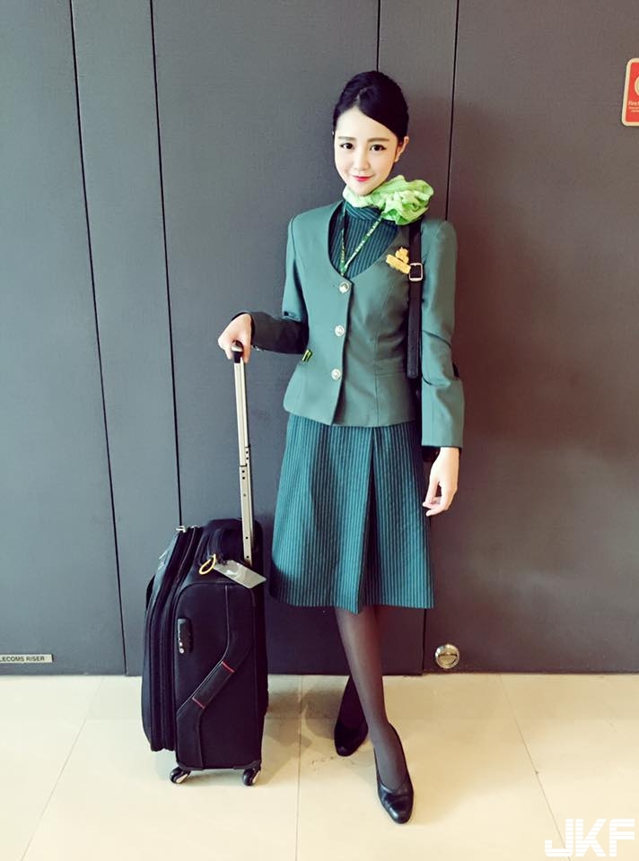 長榮冠軍甜姐兒！正妹空姐「逆天顏值」瞬間戀愛了！一口流利日語好厲害…