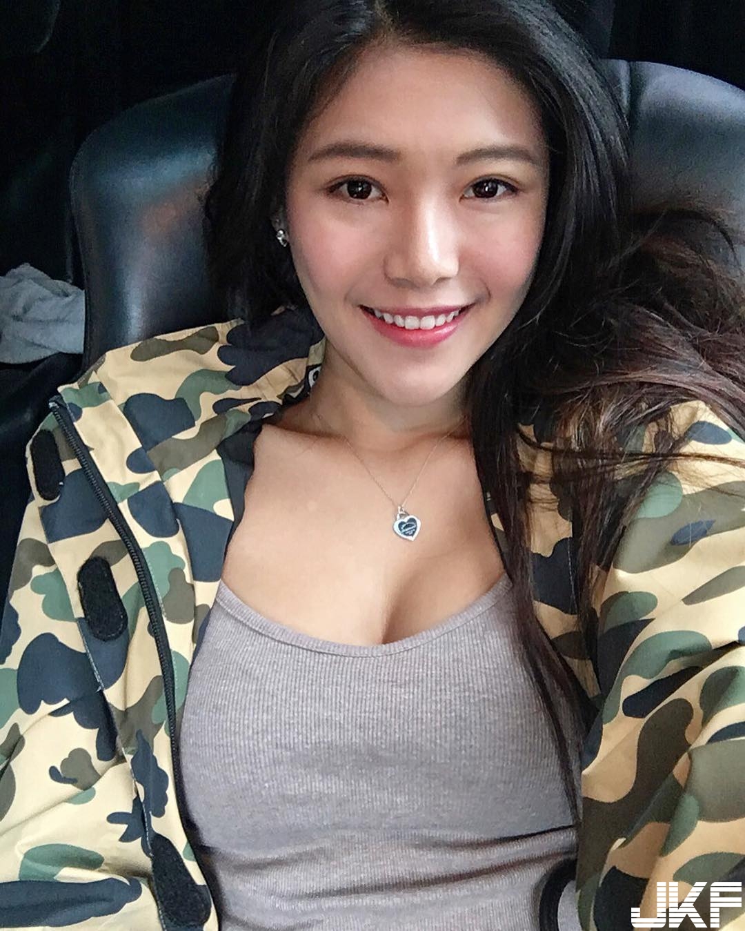 正妹讓人好驚訝！清新外表下的「火辣身材」太反差！原來是「隱乳」&#8230;