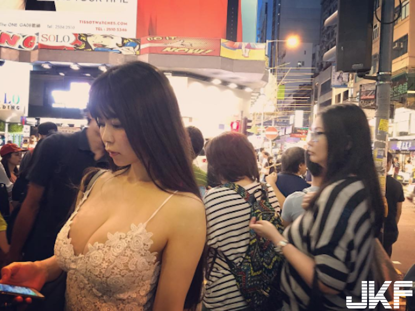 母愛爆發！課堂驚見「巨乳女同學」G乳太逆天！超煽情「乳搖畫面」讓人受不了…