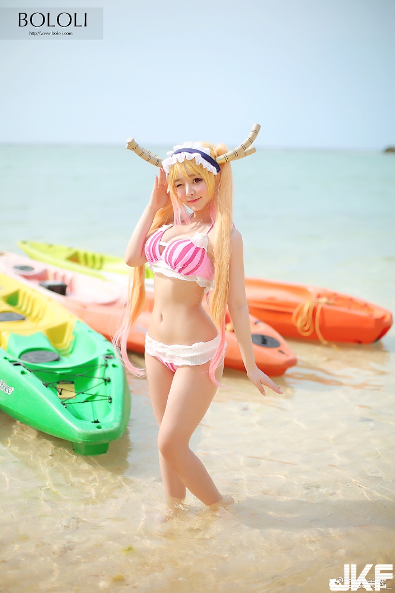 好粉嫩！海邊巨孚乚妹「新鮮肉體」美乳太逆天！若隱若現的「養眼畫面」讓人受不了…