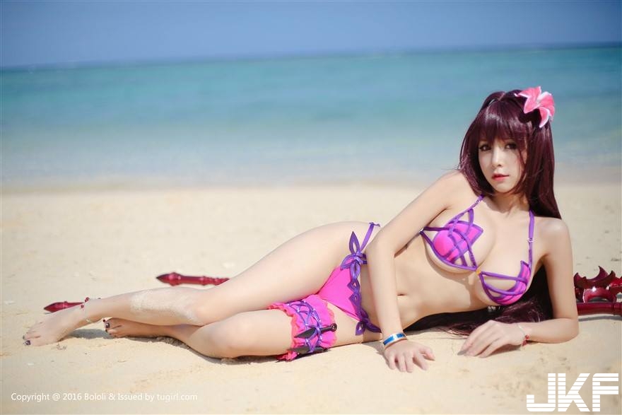 好銷魂！沙灘驚見「白嫩爆乳妹」整顆快跑出來！超可愛「美乳畫面」真的太犯規…