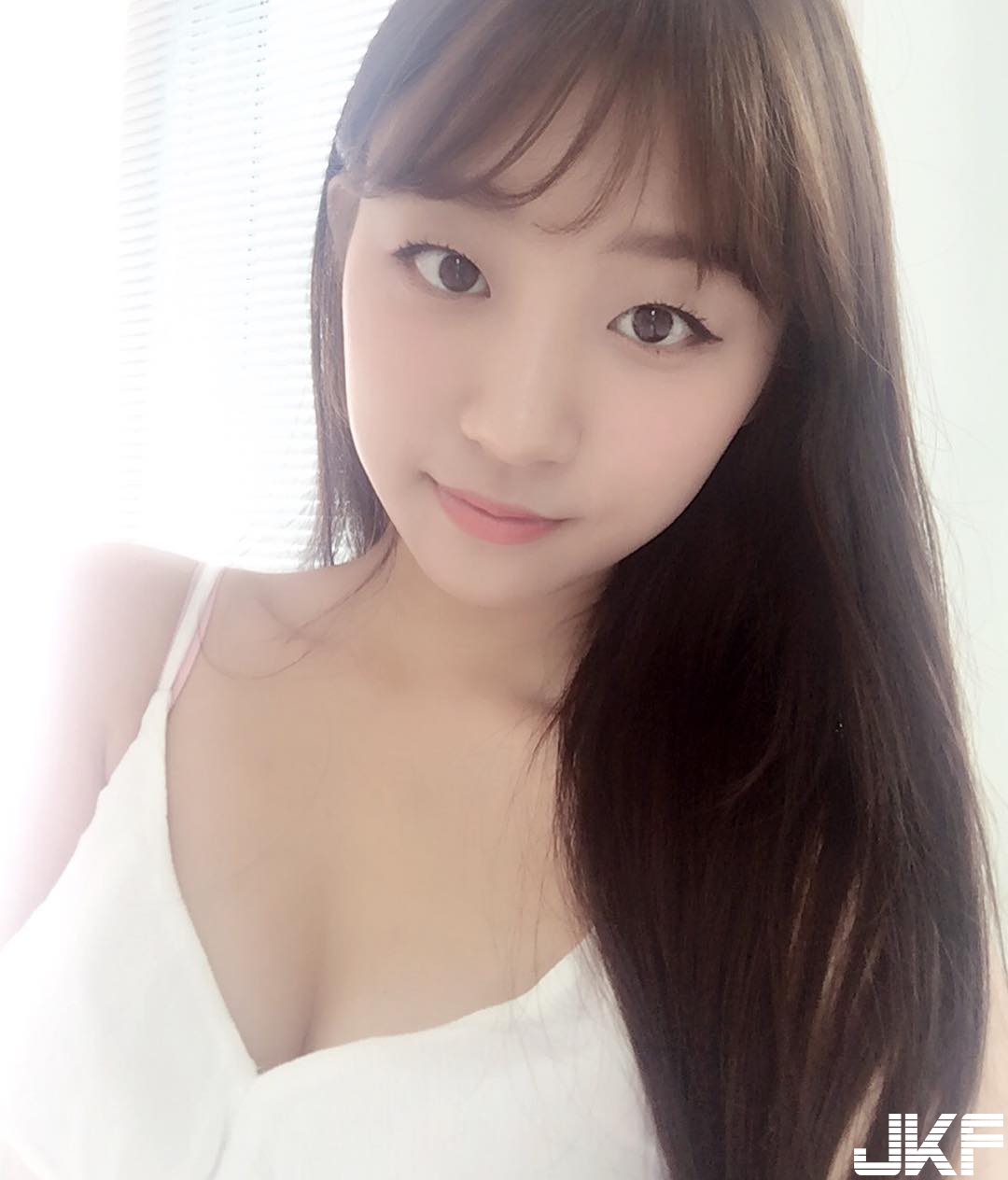 美術館驚見「巨乳正妹」！偷拍照瘋傳真實身分曝光，點進IG畫面好滿好猛…