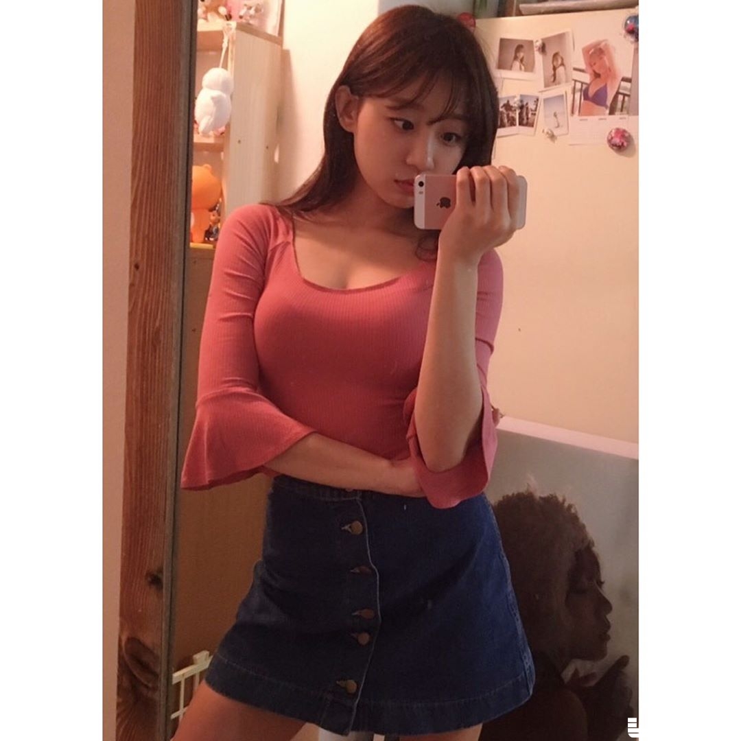 美術館驚見「巨乳正妹」！偷拍照瘋傳真實身分曝光，點進IG畫面好滿好猛…