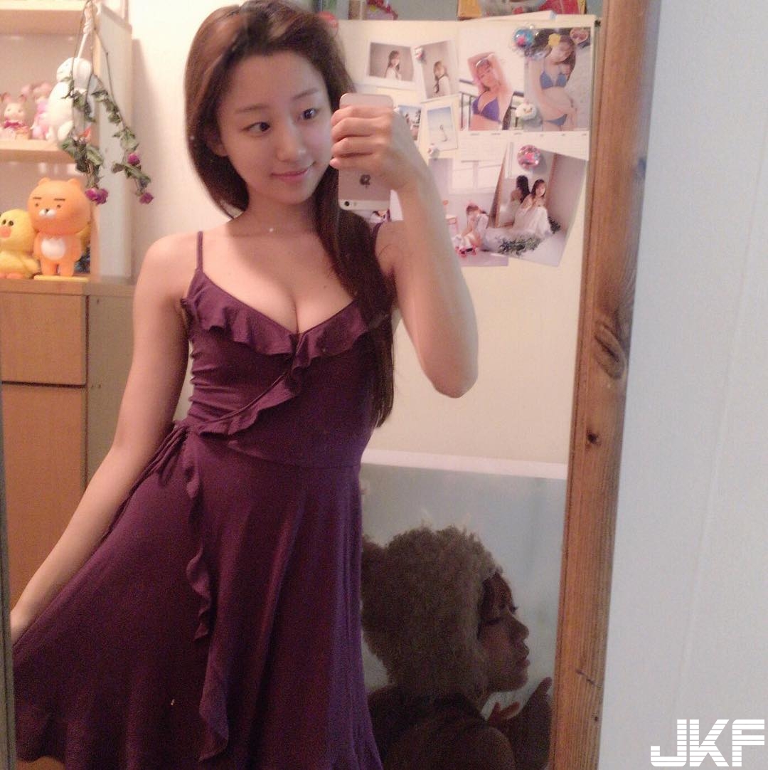美術館驚見「巨乳正妹」！偷拍照瘋傳真實身分曝光，點進IG畫面好滿好猛…