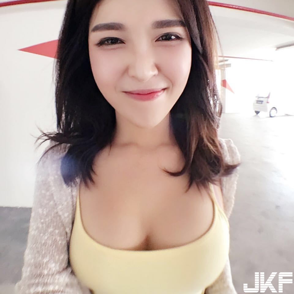 有乳溝沒代溝！白皙嫩乳「情趣用品老闆娘」好正！網友：團購買飛機杯了&#8230;