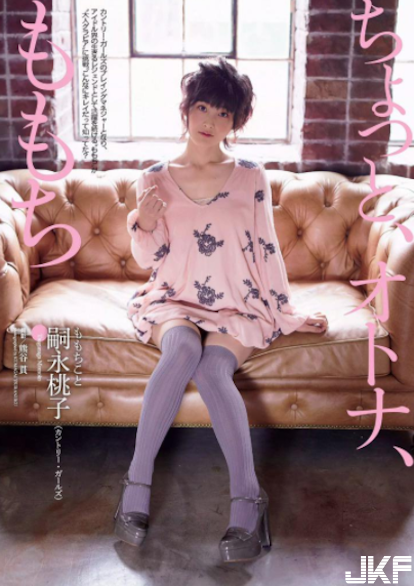 好邪惡！嗣永桃子「爆奶修腳踏車」，一彎腰胸前兩粒都走光了！
