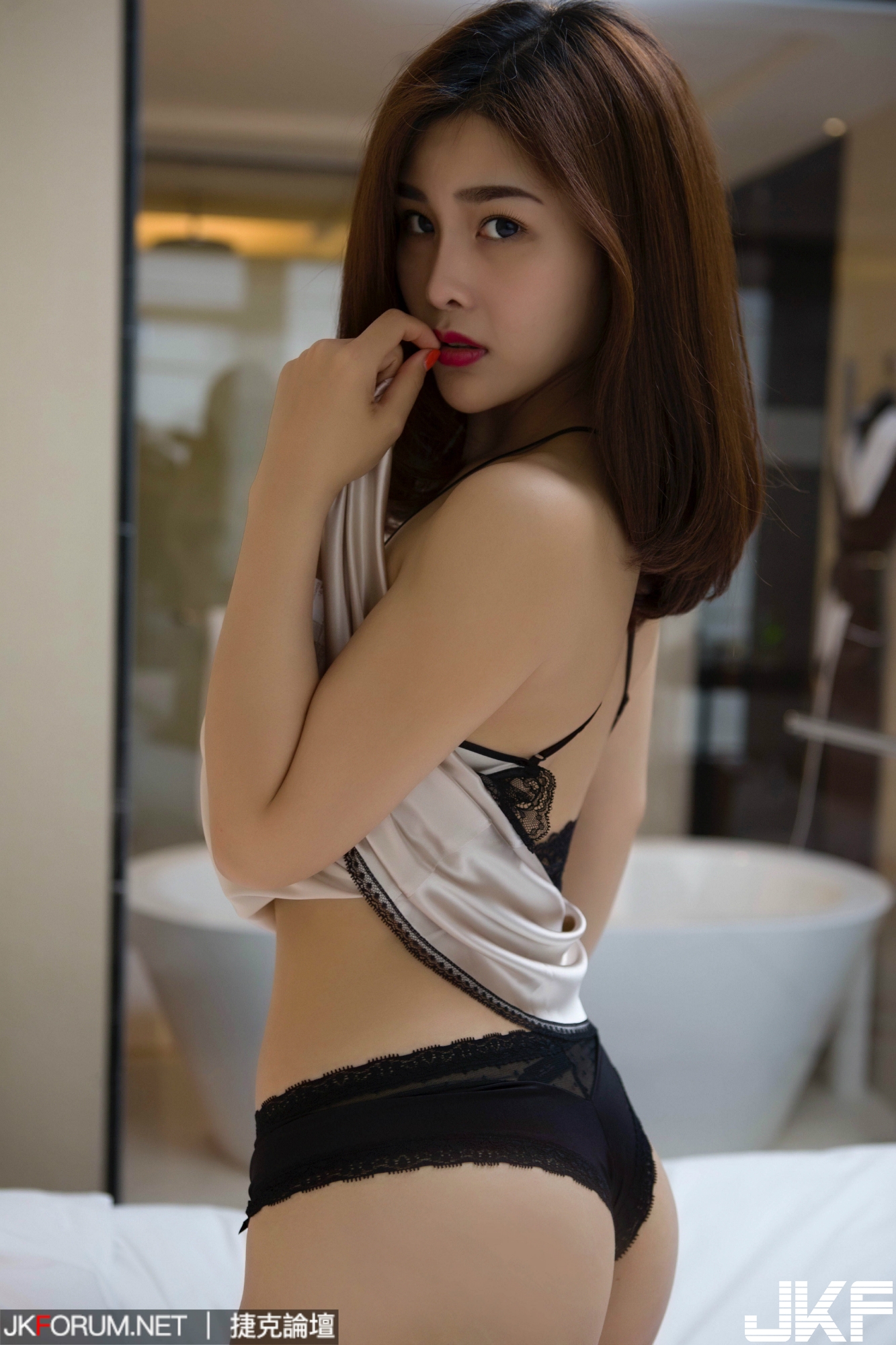 143116e8leb3ufrjfjim4f.jpg